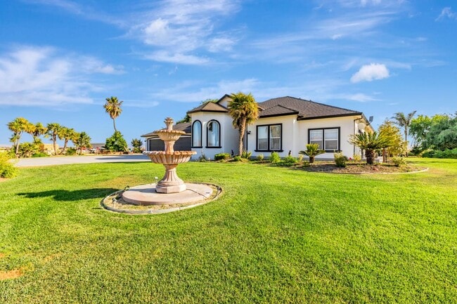 1353 Perry Ct. in Hollister, CA - Building Photo - Building Photo
