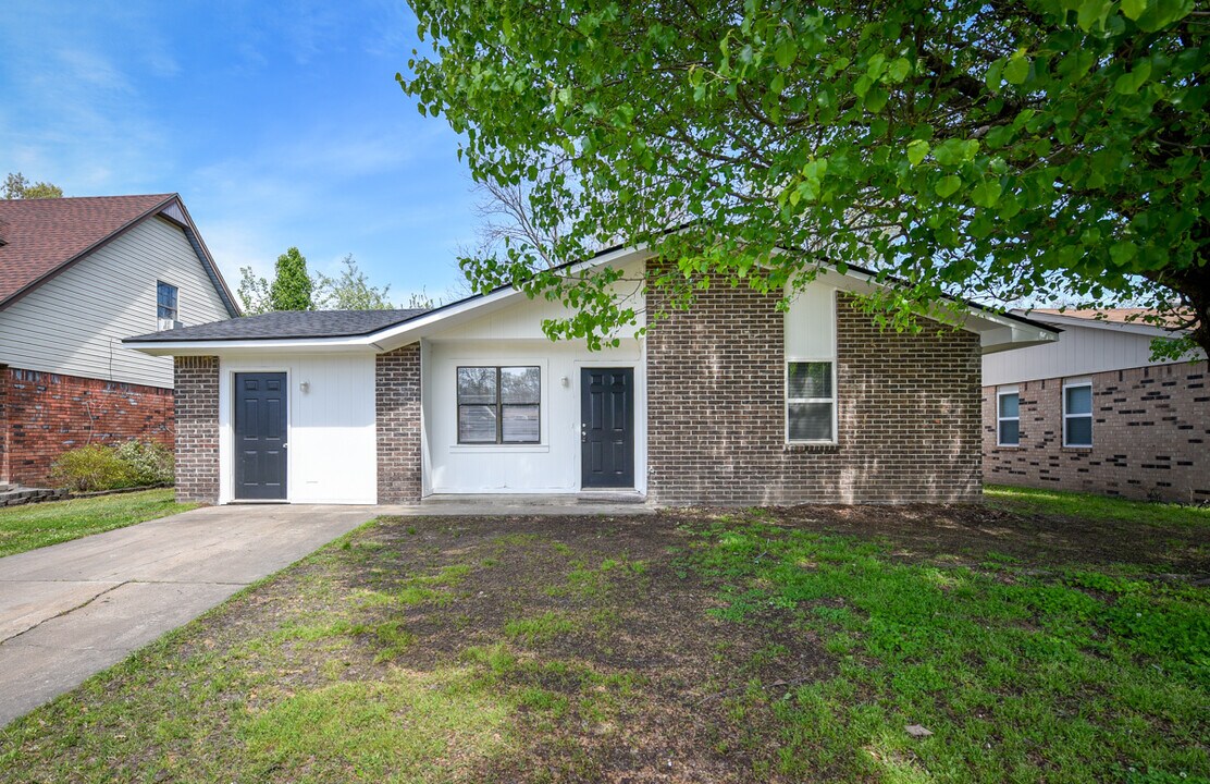 105 Goff Cir in Roland, OK - Building Photo