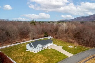 15 Holly Cir in Easthampton, MA - Building Photo - Building Photo