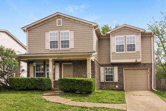10027 Branley Oak Dr in Cordova, TN - Building Photo - Building Photo
