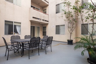 City Park Apartments in Los Angeles, CA - Building Photo - Building Photo
