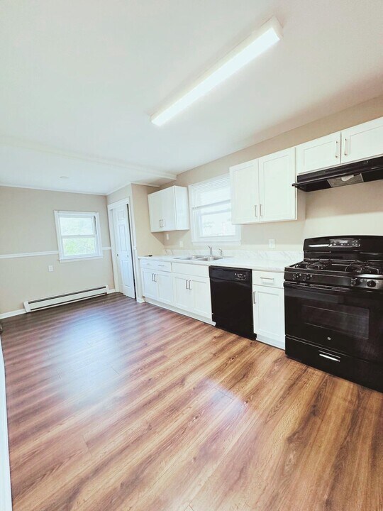33 Elmwood Ave in Bloomfield, NJ - Building Photo