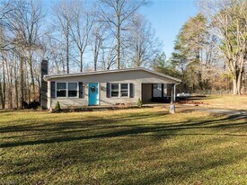 408 Clifton St in Madison, NC - Building Photo