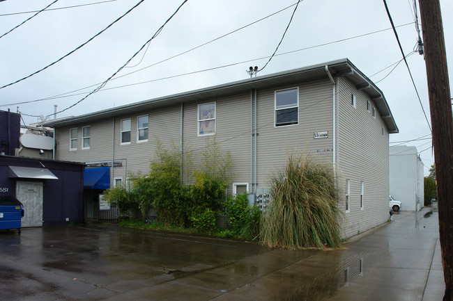 53 E Sherman St in Lebanon, OR - Building Photo - Building Photo