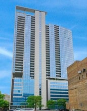 303 W Ohio St, Unit 3006 in Chicago, IL - Building Photo - Building Photo
