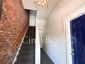 422 Clark St, Unit 3 in Cincinnati, OH - Building Photo - Building Photo