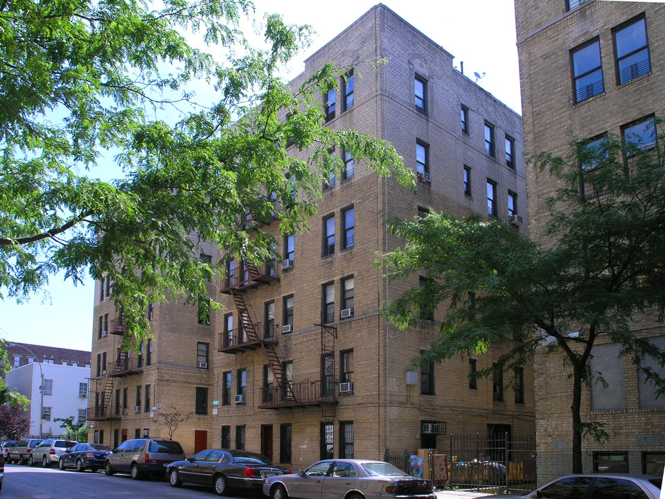 Morris Heights in Bronx, NY - Foto de edificio