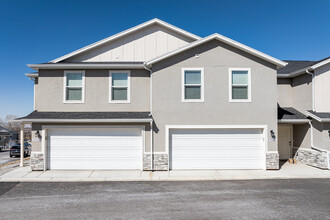 Abington Heights Townhomes in Roy, UT - Building Photo - Building Photo