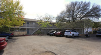 Redfield Apartments in Austin, TX - Foto de edificio - Building Photo