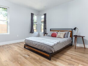 1405 Holly St in Austin, TX - Building Photo - Building Photo