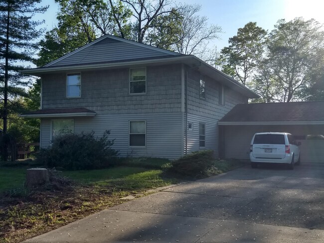 926 Cedar Dr in Oxford, OH - Foto de edificio - Building Photo