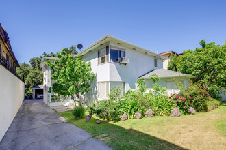 3222 Honolulu Ave in La Crescenta, CA - Foto de edificio - Building Photo