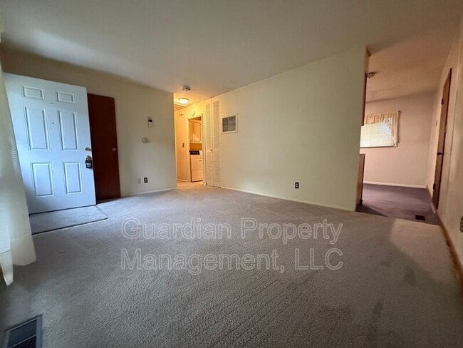 5008 Valley Ln in St. Joseph, MO - Building Photo - Building Photo