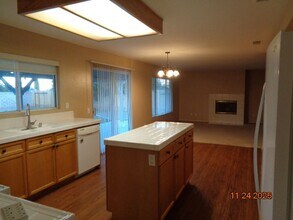 6819 Teasdale St in Lancaster, CA - Building Photo - Building Photo