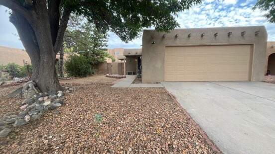 6423 Dona Linda Pl NW in Albuquerque, NM - Building Photo