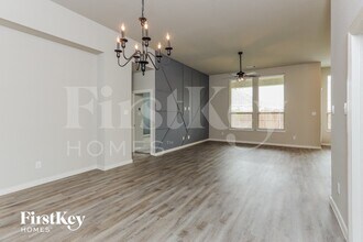 2107 Slow Stream Dr in Royse City, TX - Foto de edificio - Building Photo