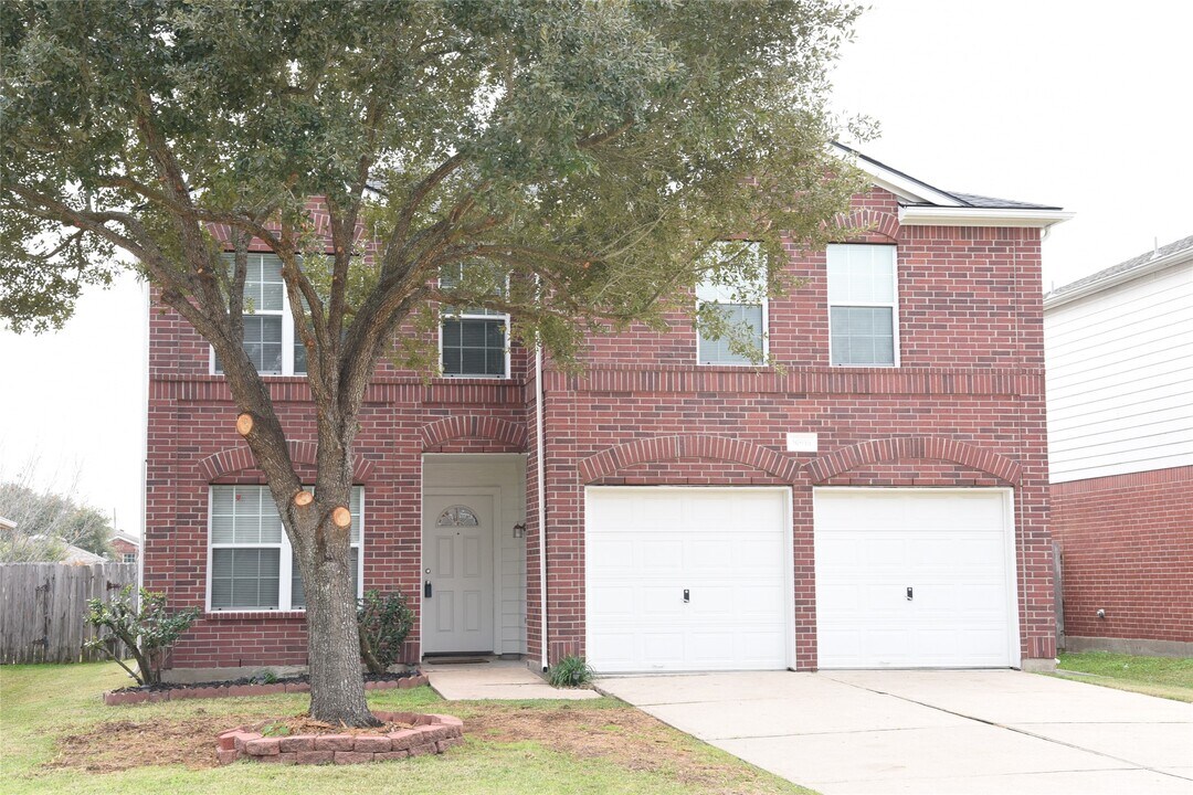 14915 Sugar Sands Dr in Sugar Land, TX - Building Photo