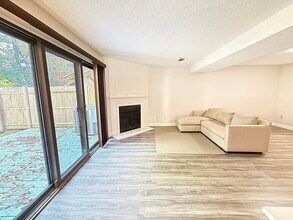 28 Apple Tree Hill Rd in Hopkinton, MA - Building Photo - Building Photo