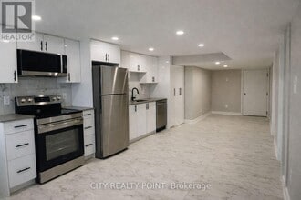 131 Camelia Ave in Ottawa, ON - Building Photo - Building Photo