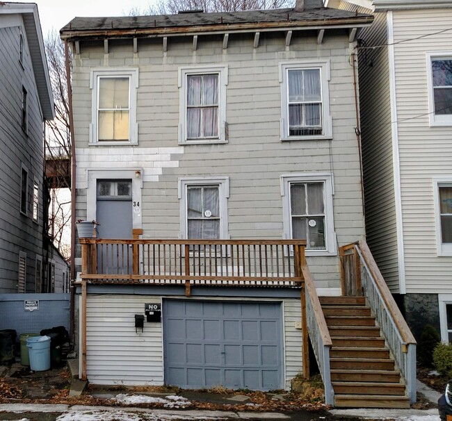 34 Gifford Ave, Unit 2nd floor in Poughkeepsie, NY - Building Photo - Building Photo