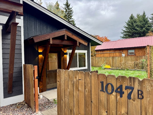 1047 Columbia Ave in Whitefish, MT - Building Photo - Building Photo