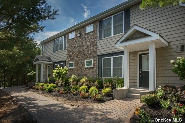 1002 Vista View Dr-Unit -903 in Farmingville, NY - Foto de edificio