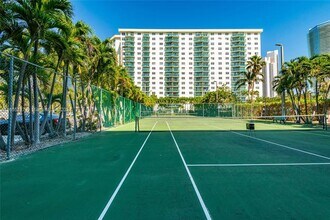 19380 Collins Ave, Unit PH-18 in Sunny Isles Beach, FL - Foto de edificio - Building Photo