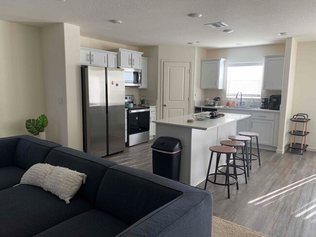 1380 Eagle Rdg Dr in Merced, CA - Building Photo - Building Photo