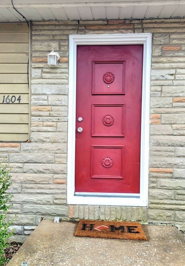 1604 Sycamore St in Granite City, IL - Building Photo - Building Photo