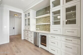 4240 E Camelback Rd in Phoenix, AZ - Building Photo - Building Photo