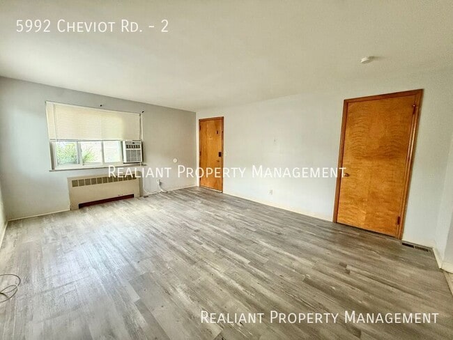 5992 Cheviot Rd in Cincinnati, OH - Building Photo - Building Photo