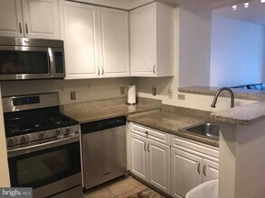 555 Massachusetts Ave NW in Washington, DC - Building Photo - Building Photo