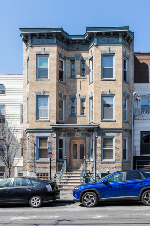 207 Ogden Ave in Jersey City, NJ - Foto de edificio