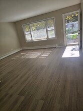 135 Dover Dr, Unit Dover condo in Des Plaines, IL - Foto de edificio - Building Photo