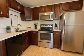 1044 S Independence Dr in Homestead, FL - Building Photo - Building Photo