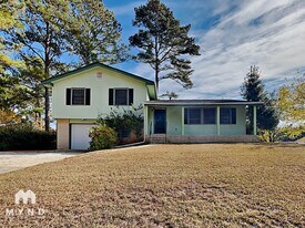 170 Chesterfield Ct SW in College Park, GA - Building Photo