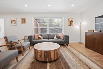 6050 E Alameda Ave in Denver, CO - Building Photo - Building Photo