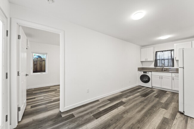 7561 De Soto Ave in Los Angeles, CA - Building Photo - Building Photo