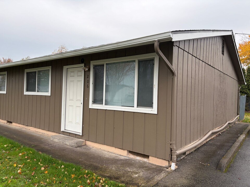 206-210 14th Ave SE in Albany, OR - Building Photo