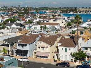 208 E Balboa Blvd in Newport Beach, CA - Building Photo - Building Photo