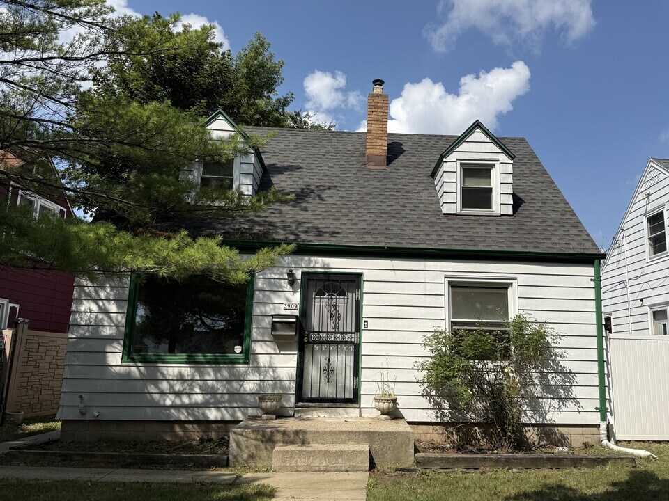 3909 N 70th St in Milwaukee, WI - Building Photo