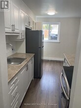 2365 Marine Dr in Oakville, ON - Building Photo - Building Photo