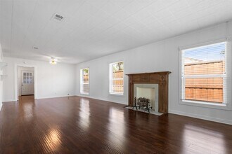 9103 Forest Hills Blvd in Dallas, TX - Building Photo - Building Photo