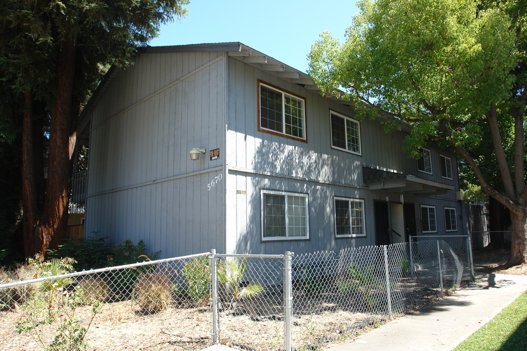 5670 Via Monte Dr in San Jose, CA - Building Photo