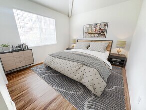 Kerwood Apartments in Los Angeles, CA - Building Photo - Interior Photo