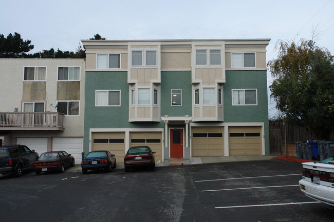 395 Susie Way in South San Francisco, CA - Building Photo - Building Photo