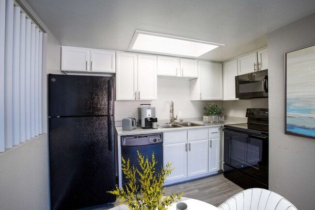 Grove at Tramway in Albuquerque, NM - Building Photo - Building Photo