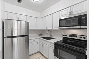 2325 NW 52nd Ct in Fort Lauderdale, FL - Building Photo