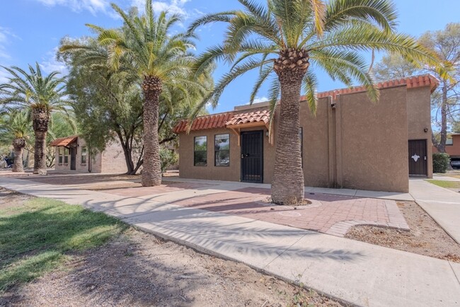 6618 East Calle Alegria in Tucson, AZ - Building Photo - Building Photo