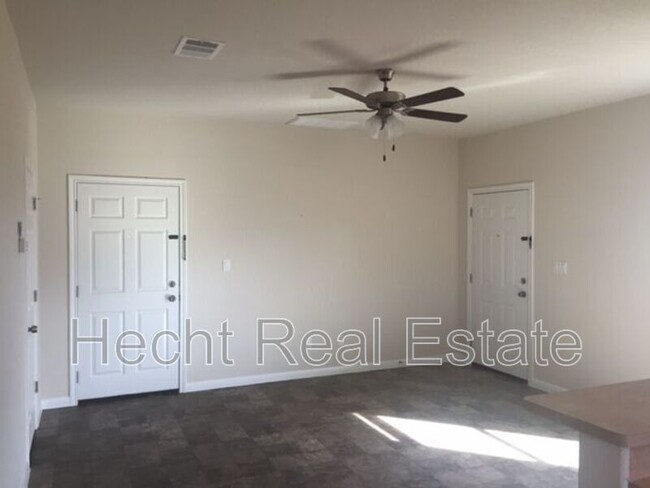318 Main St in Liberty Hill, TX - Foto de edificio - Building Photo